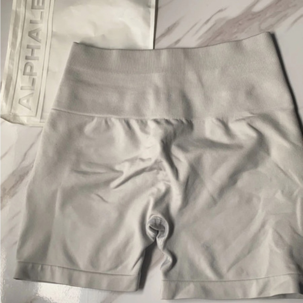 Alphalete amplify shorts- silver sky